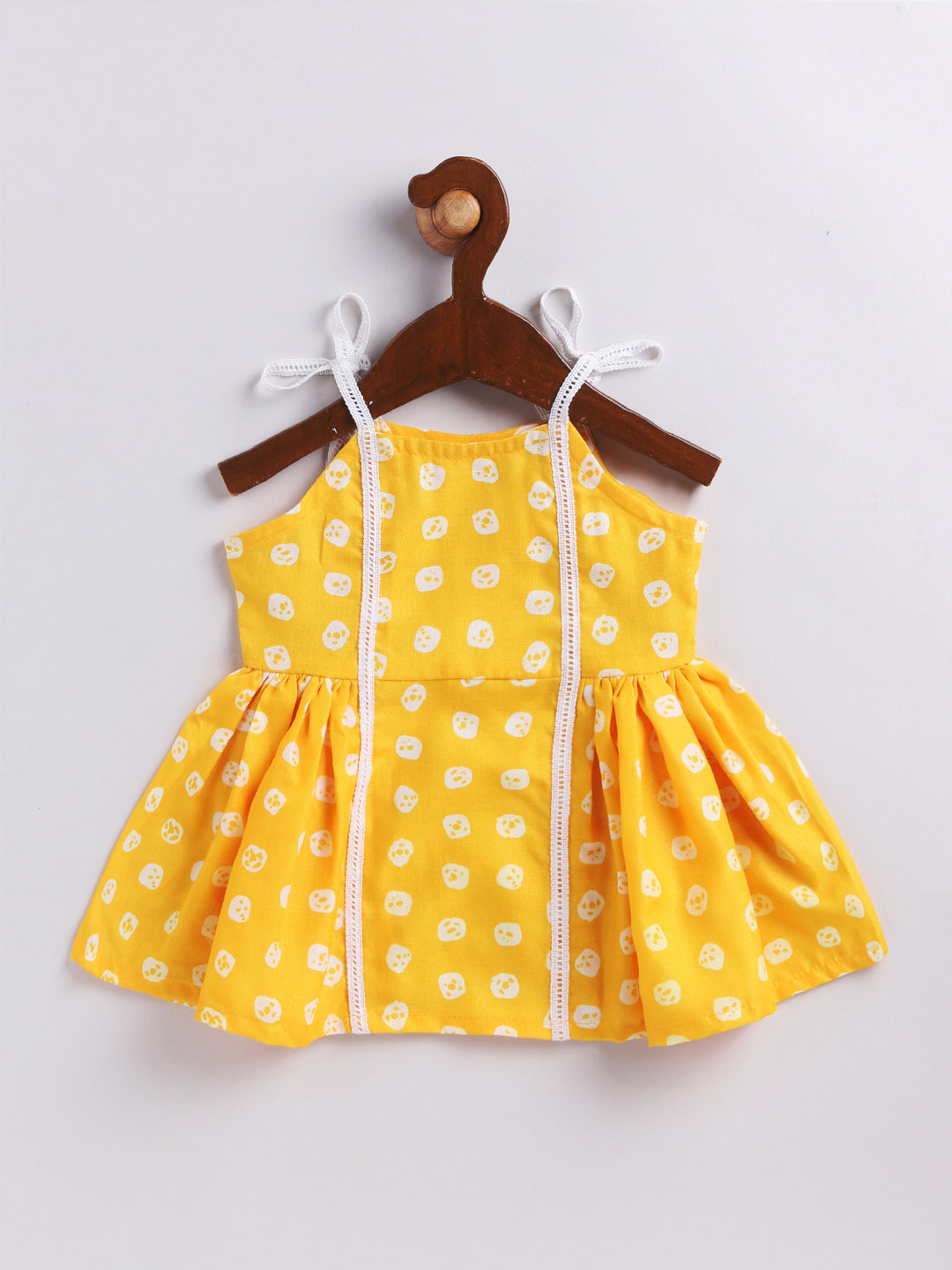 Girl's' Yellow Kurta And Dhoti Pant Set