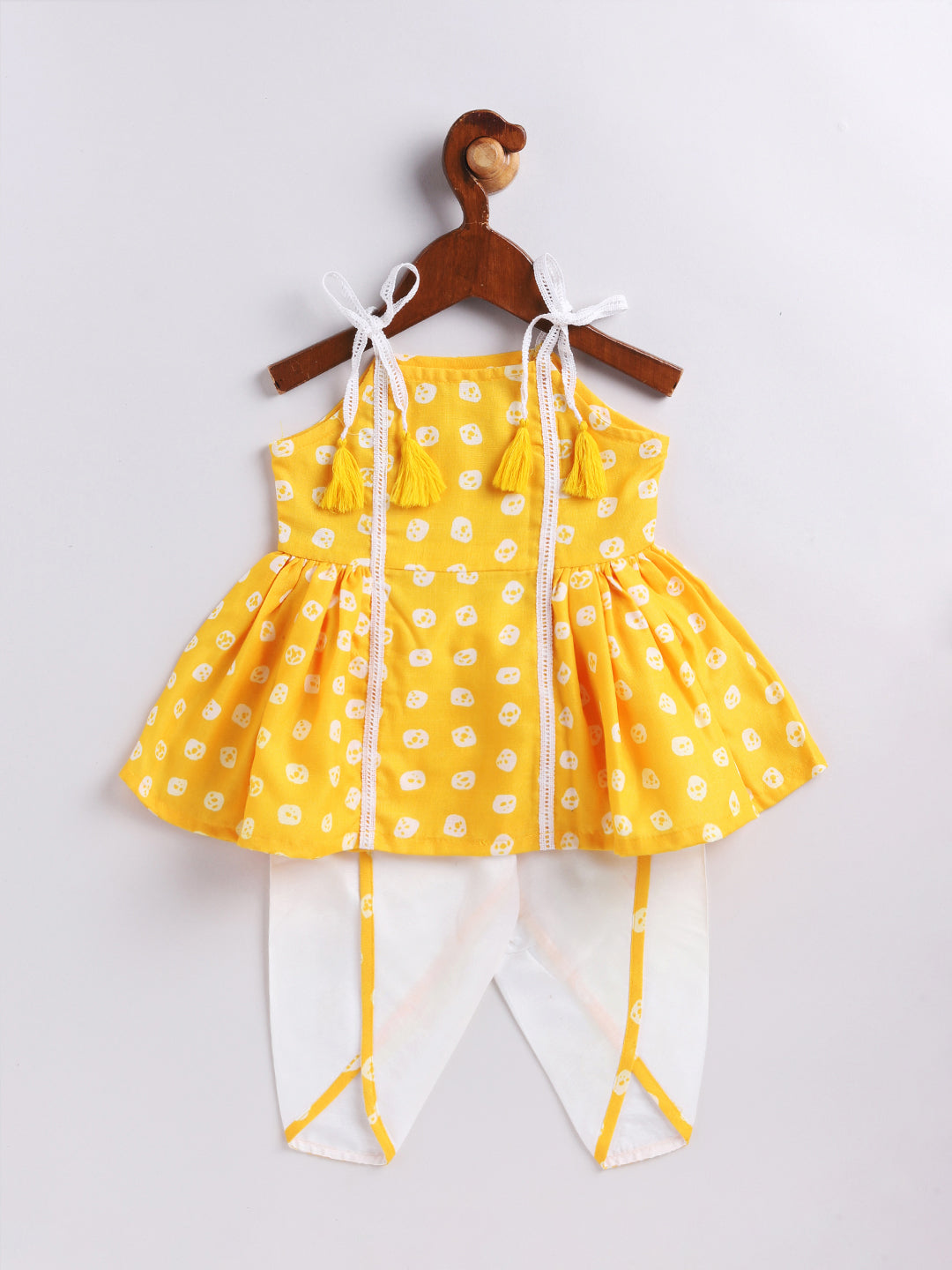 Girl's' Yellow Kurta And Dhoti Pant Set