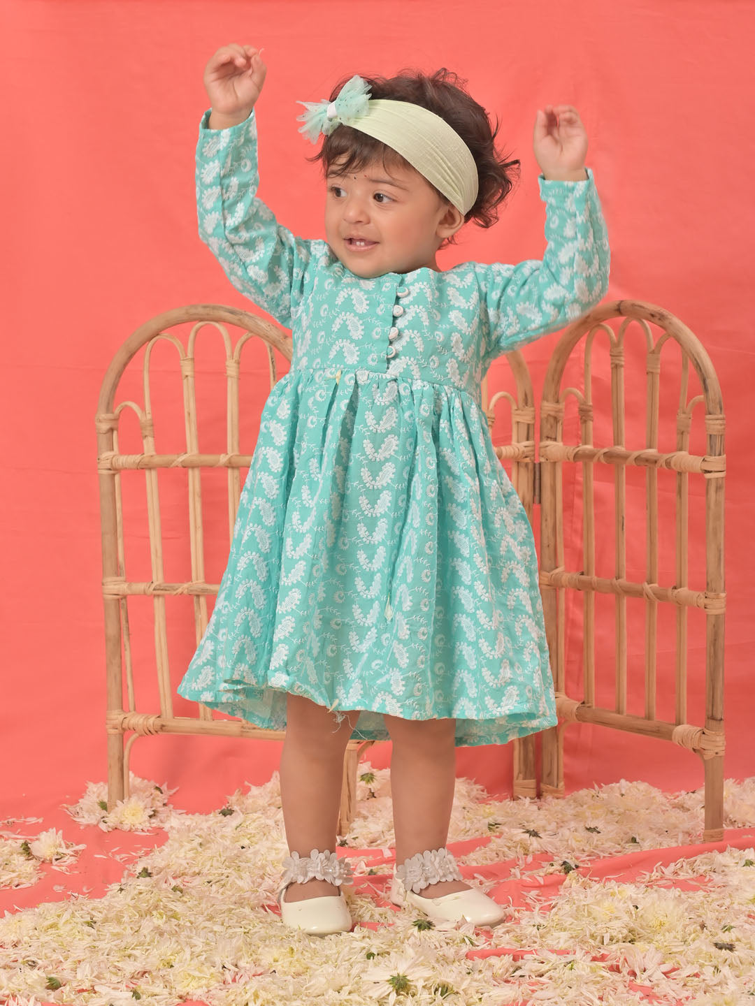 Sishu Girl's Green Chikankari Cotton Kurta