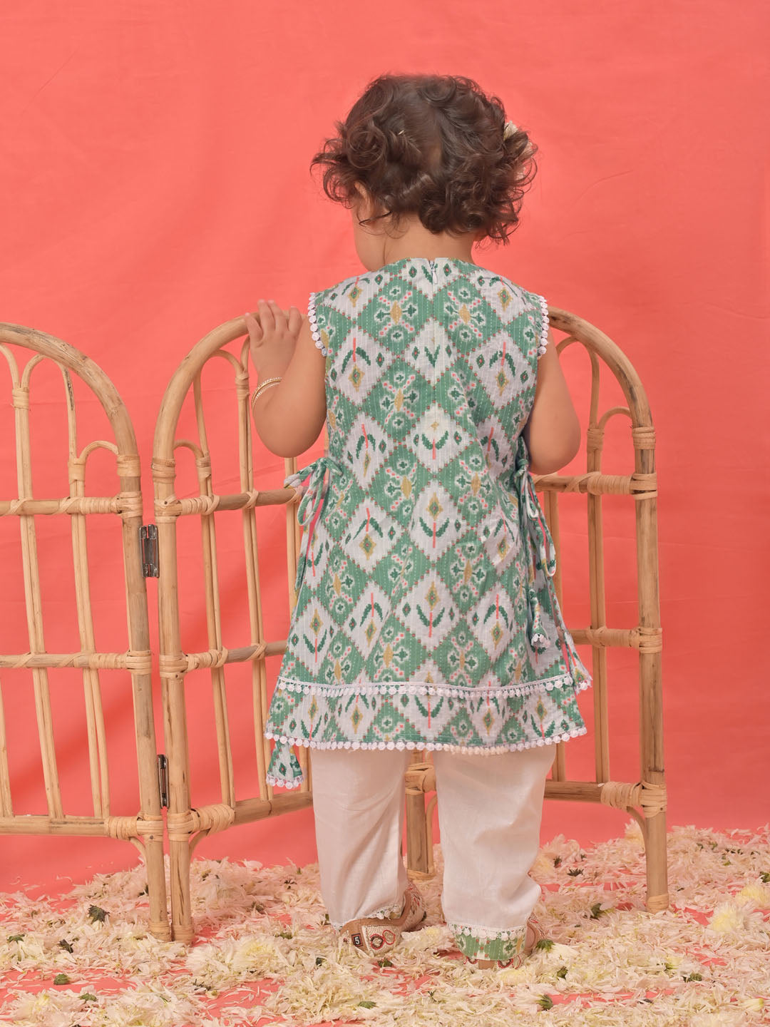 Girl's Green Ikaat Print A-Line Kurta Pyjama Set