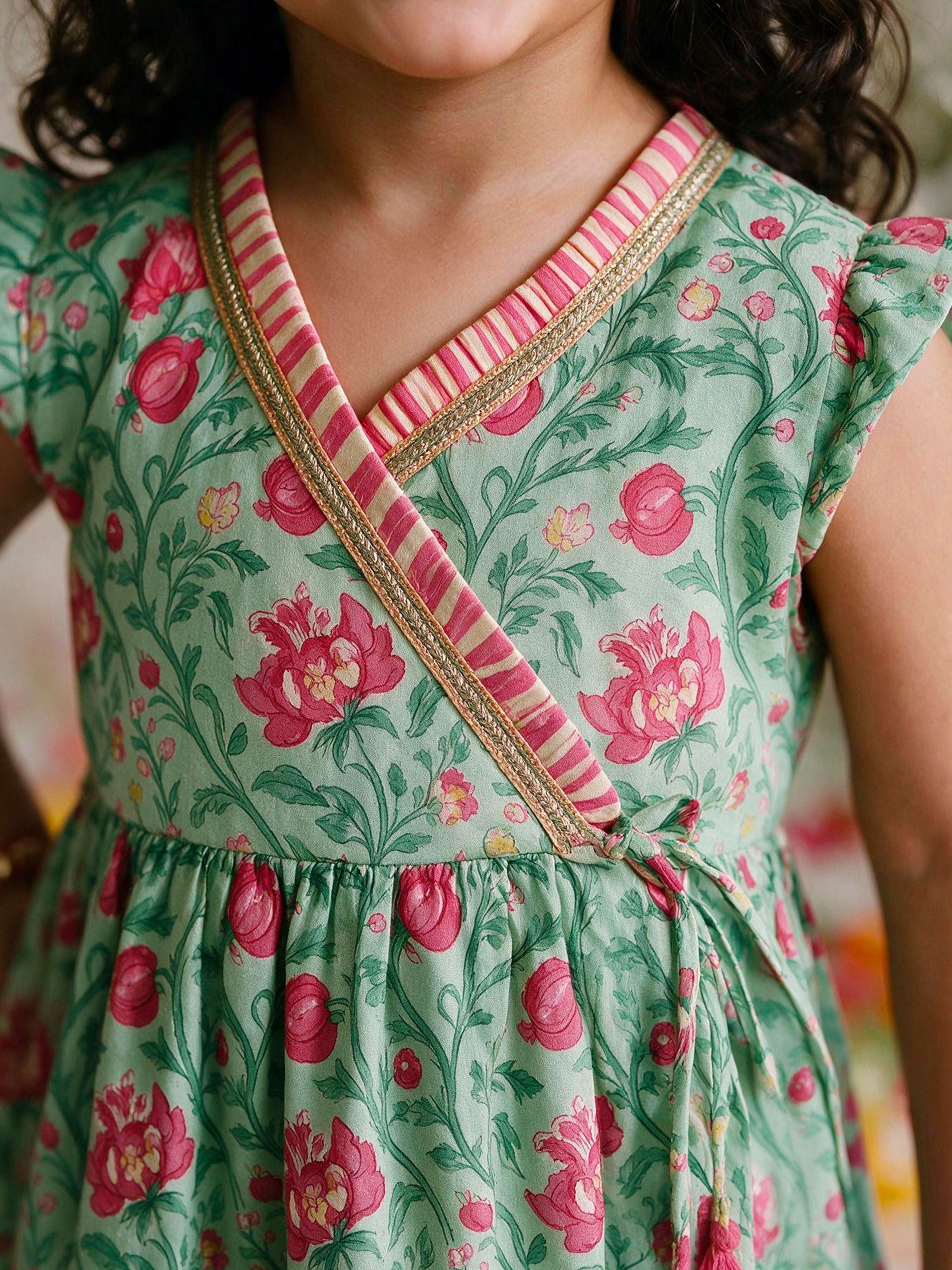 Girls's Mint Cotton-Blend Floral Print Thigh Length Kurta And Pyjama Set