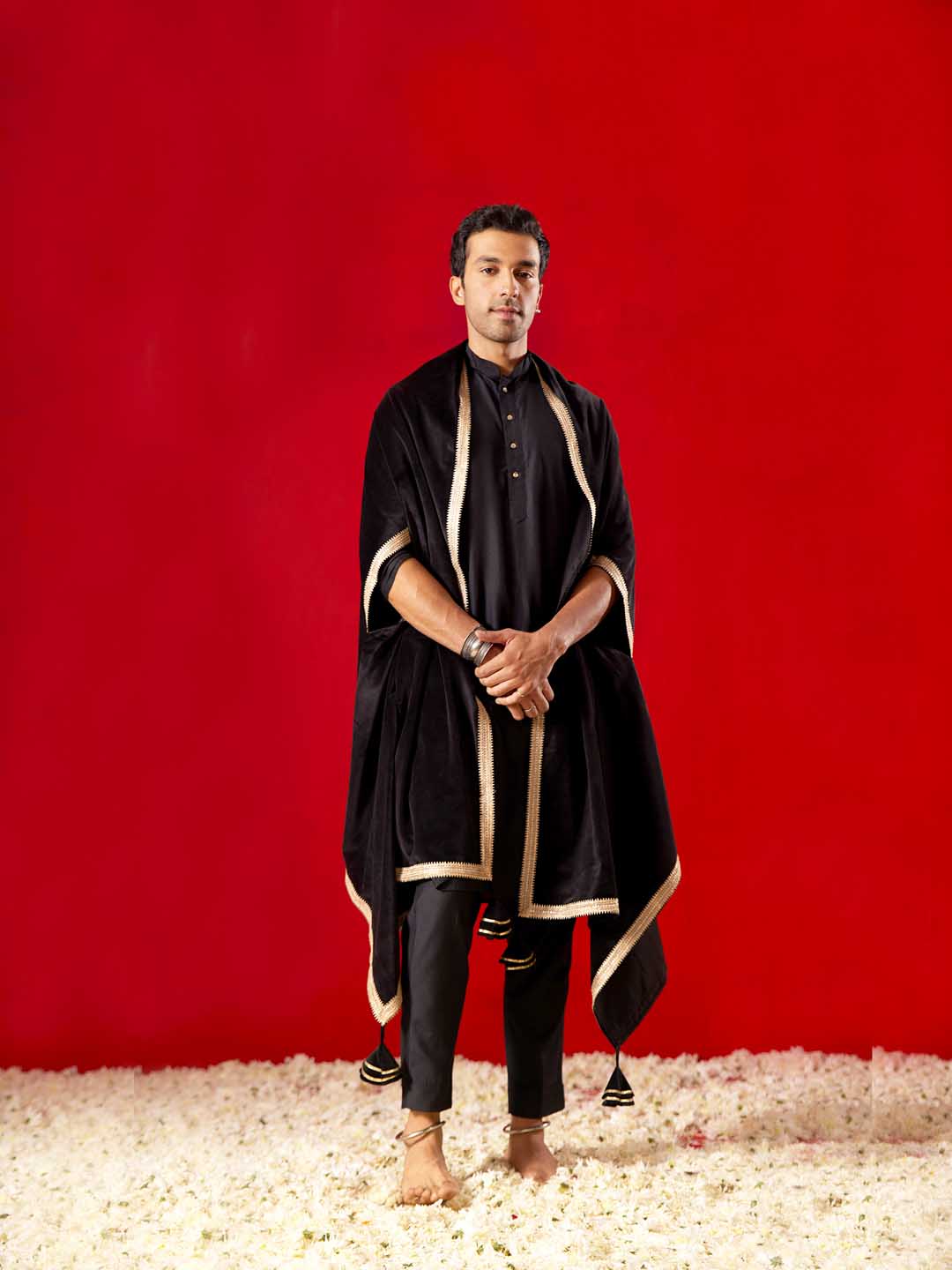 Men's Black Kurta Pant Set With Velvet Slit Sleeves Dupatta