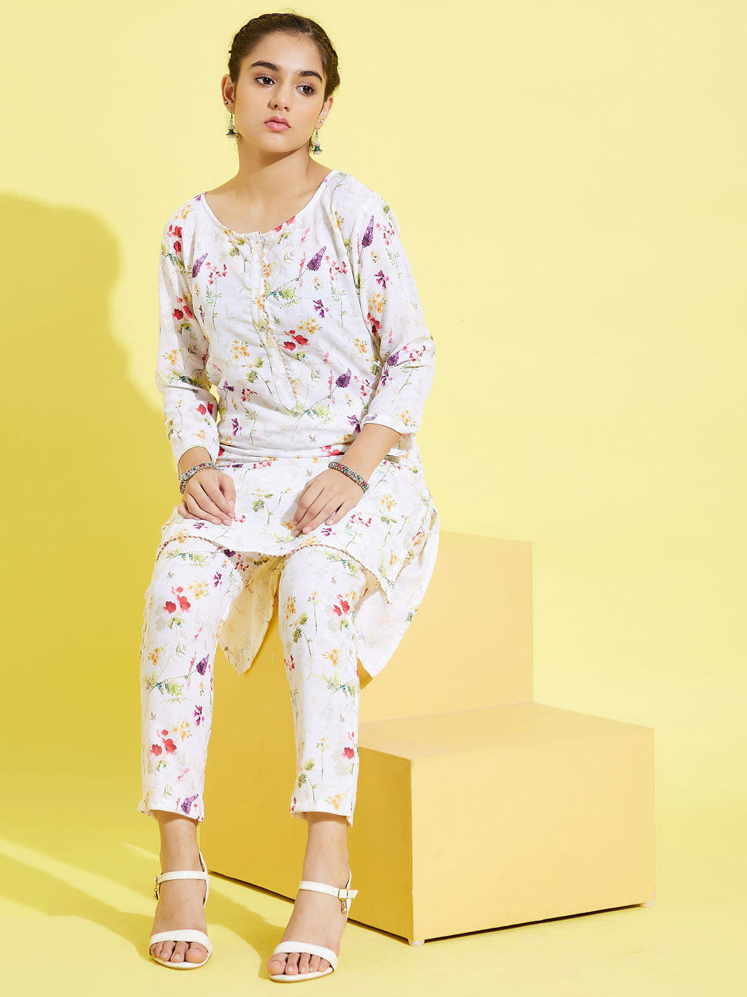 Girl's' Multicolor-Base Kurta Pant Set