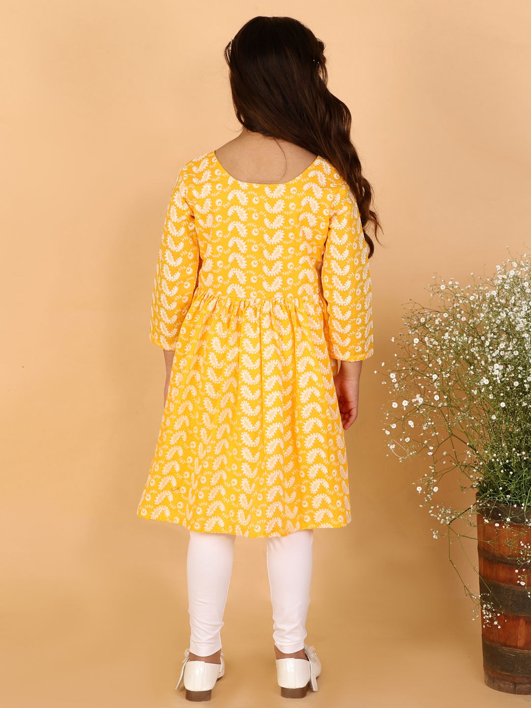 Girl's Orange Pure Cotton Chikankari Kurta With Leggings