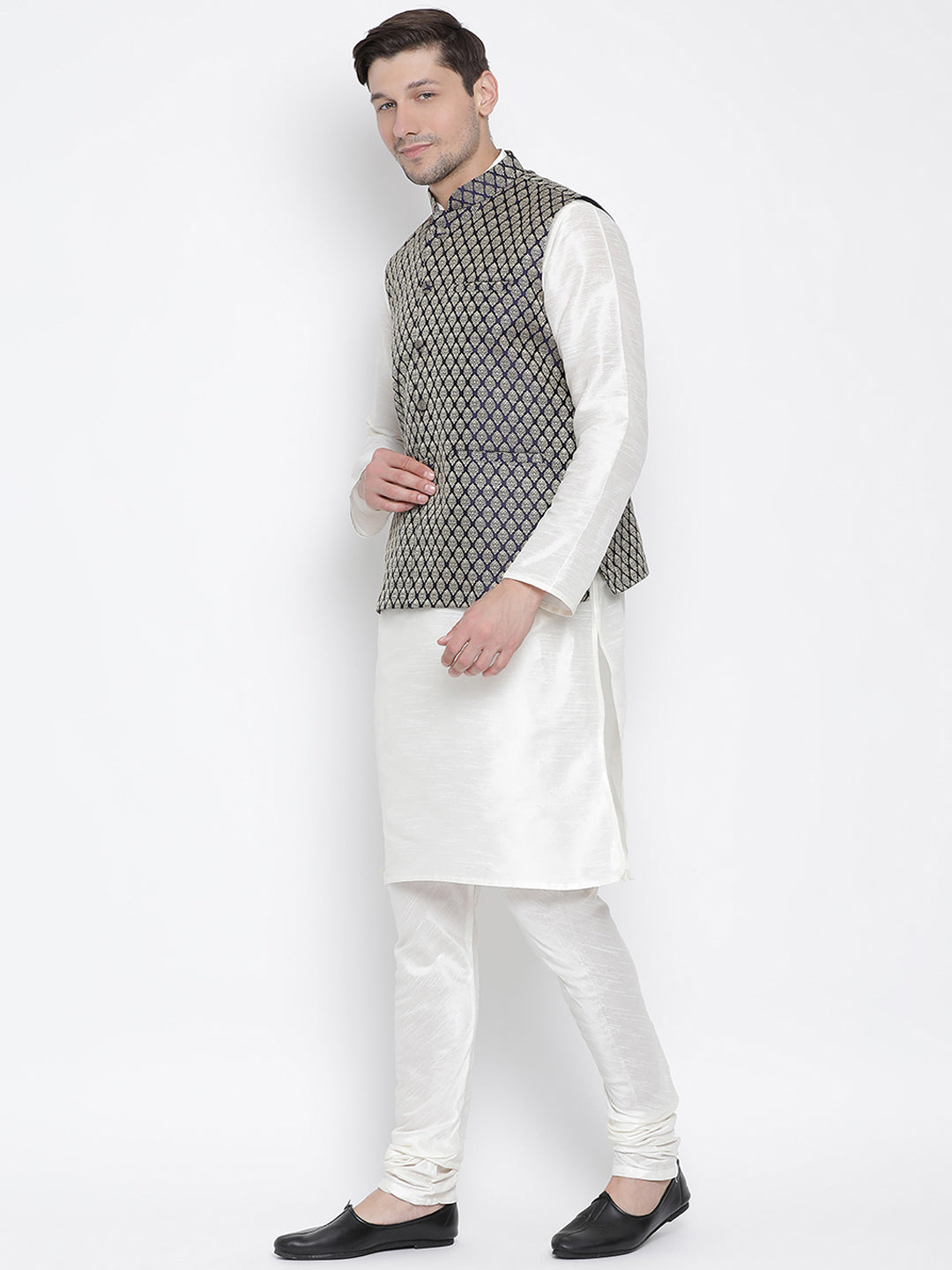 Men's White Cotton Silk Blend Kurta, Ethnic Jacket and Pyjama Set