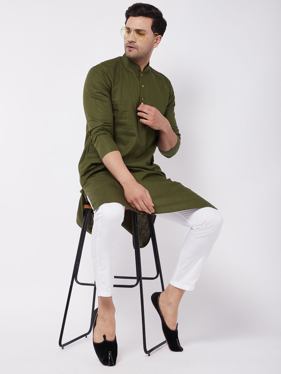 Men's Mehendi Green Solid Cotton Blend Kurta And White Cotton Pant Set