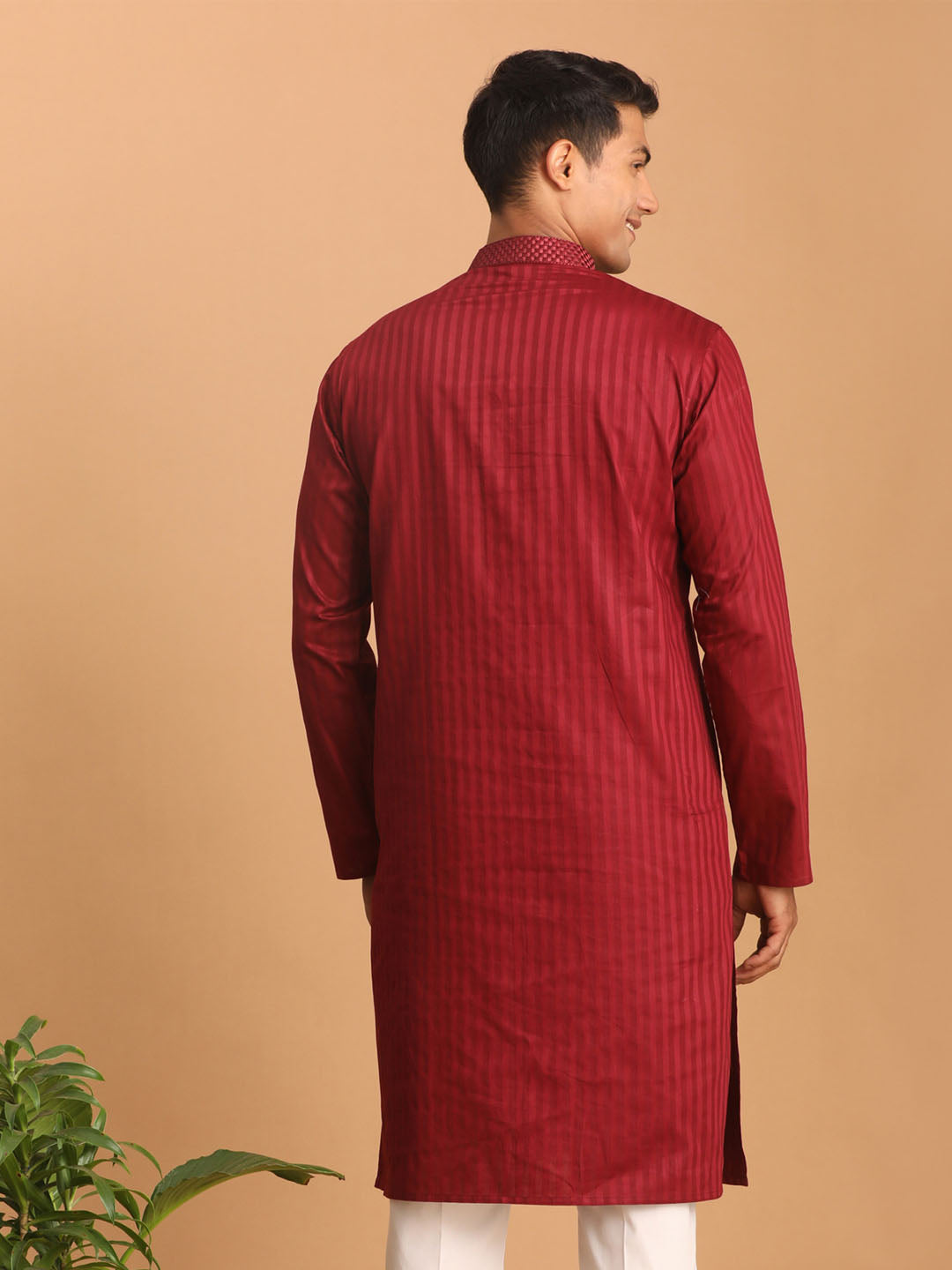 Men's Maroon Cotton Blend Solid Kurta
