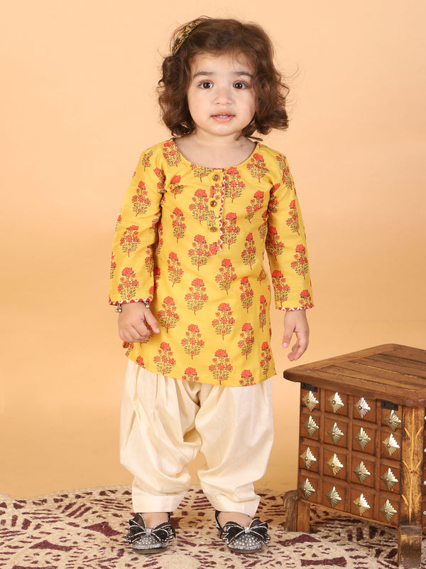 Sishu Girl's Orange-Base-Printed Cotton Blend Kurta Patiyala Set
