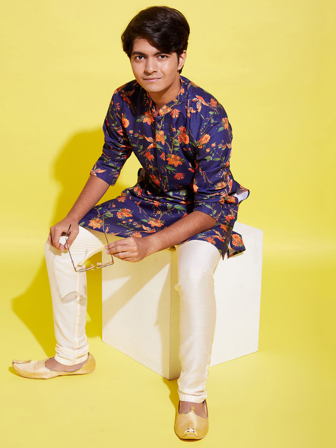 Boy's' Multicolor-Base-Navy Blue Kurta And Pyjama Set With Leheria Border