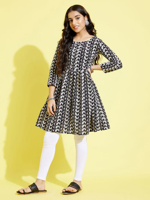 Girl's Black Pure Cotton Chikankari Kurta With Leggings Set