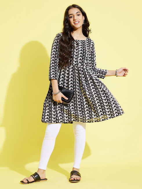 Girl's Black Pure Cotton Chikankari Kurta With Leggings Set