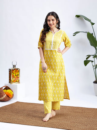 VASTRAMAY Women's Yellow Printed Cotton Kurta Pant Set