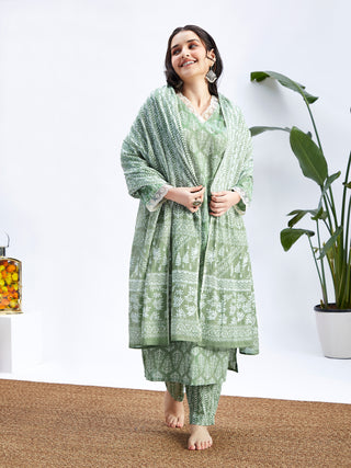 VASTRAMAY Women's Green Cotton Kurta Set With Matching Dupatta