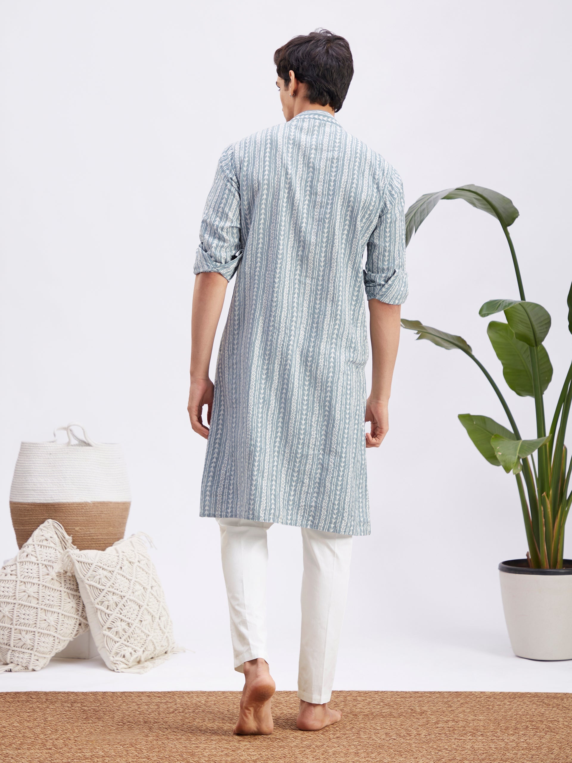 Men's Grey And White Batik Printed Kurta With White Pant Set