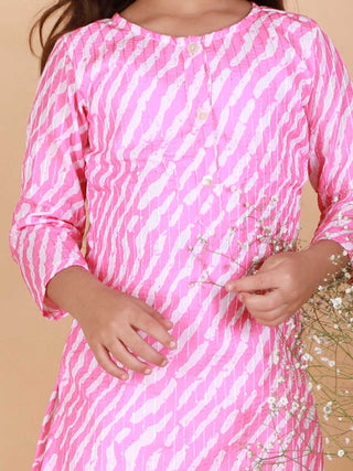 VASTRAMAY Girls' Pink Printed Kurta & Cream Patiala Set