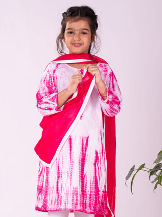 VASTRAMAY Girl's Pink Pure Cotton Tie-Dye Kurta Leggings & Dupatta Set