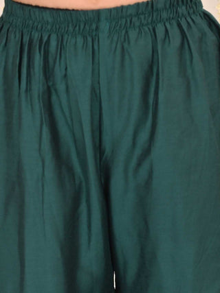 VASTRAMAY Girls' Green Embellished Kurta Pyjama Set