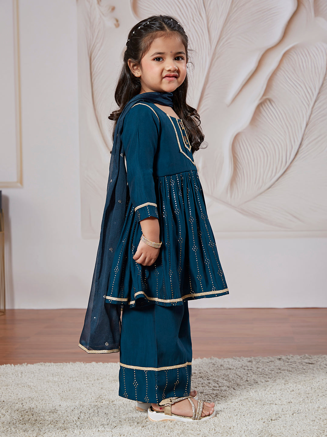 Girl's' Turquoise Kurta Set With Dupatta