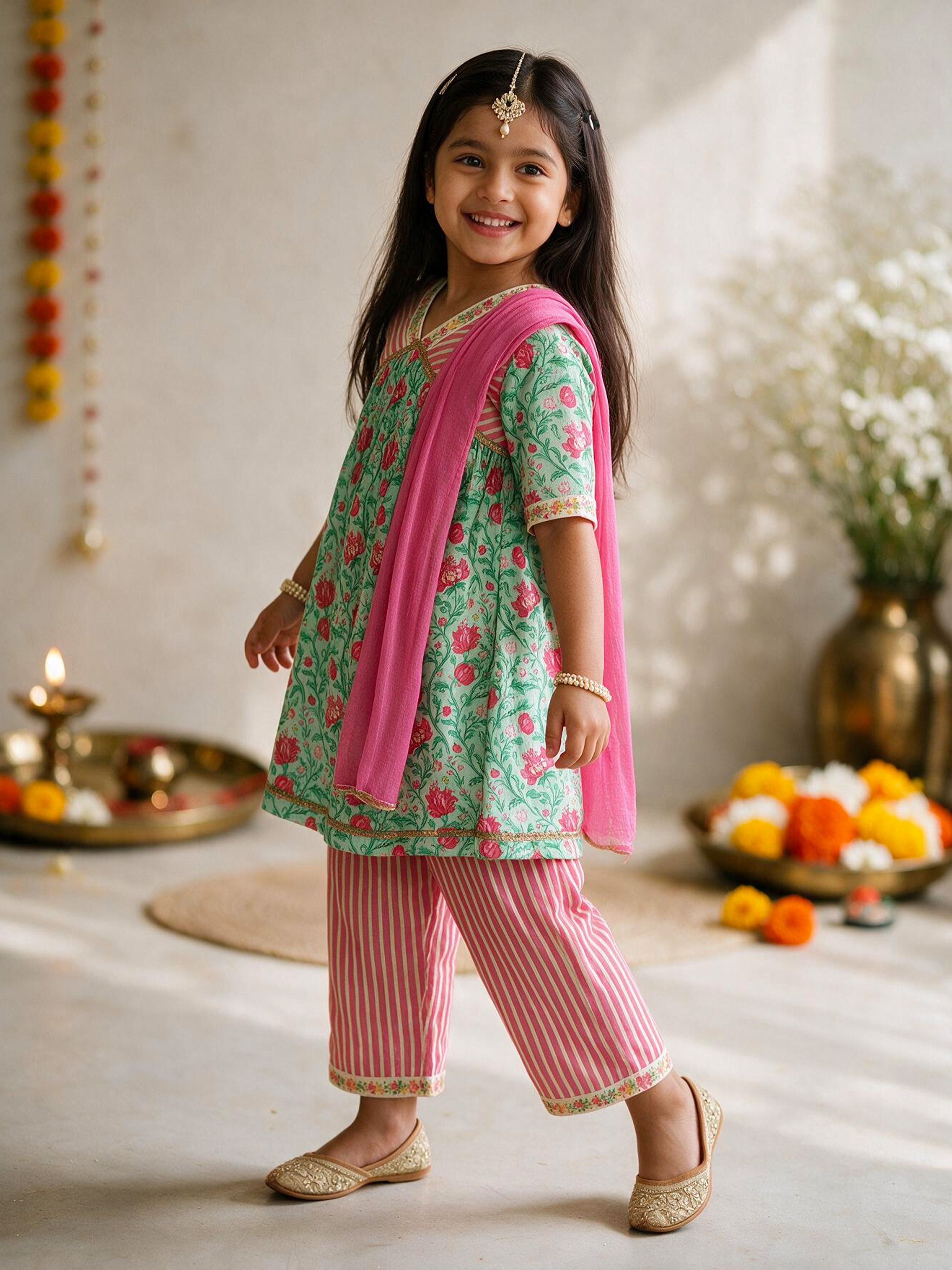 Girls Mint Cotton-Blend Floral Print Thigh Length Kurta with Pyjama and Dupatta Set