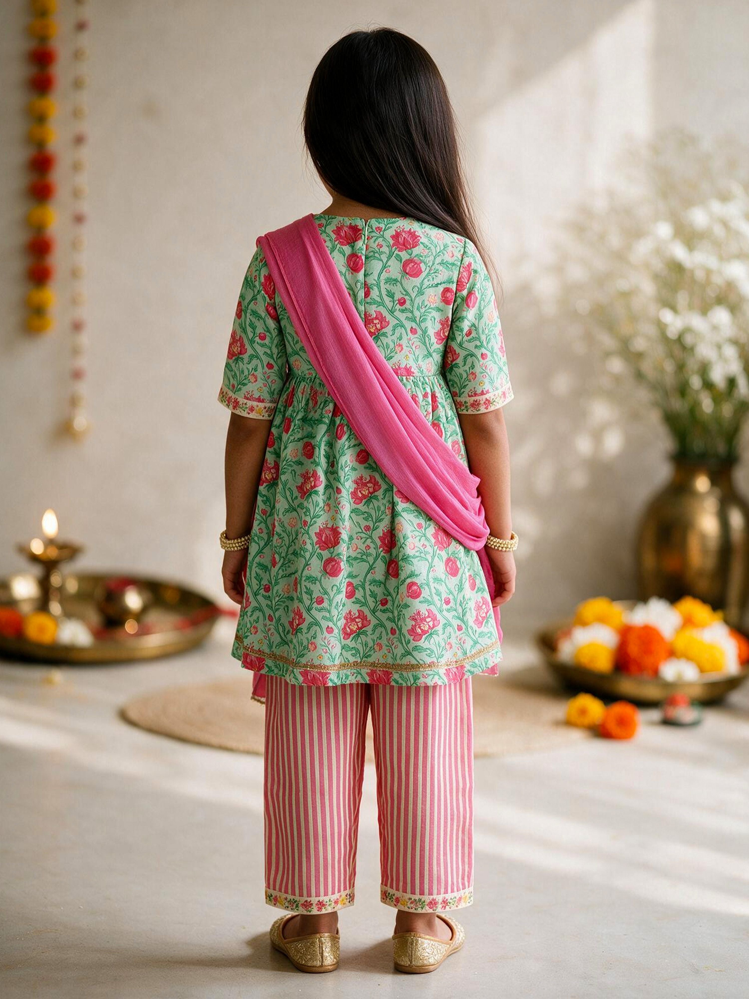 Girls Mint Cotton-Blend Floral Print Thigh Length Kurta with Pyjama and Dupatta Set