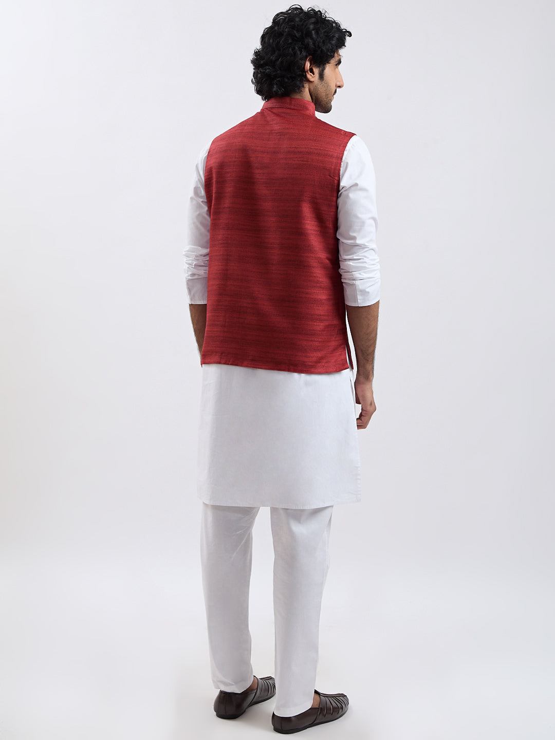 Men's Maroon And White Cotton Blend Jacket, Kurta And Pyjama Set