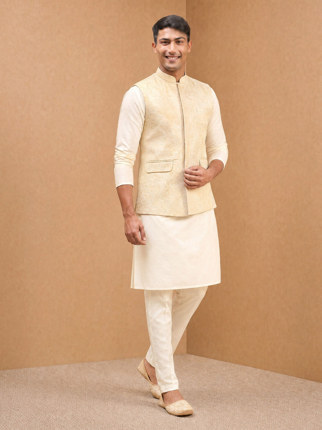 Men Cream Silk Blend Nehru Jacket and Kurta with Pyjama Wedding, Diwali, Navratri, Festive, Durga Puja, Party, Summer / Casual Ethnic Wear