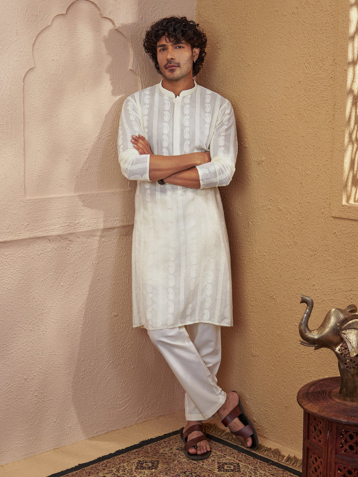 Vastramay Men Cream Cotton Chikankari Embroidered Kurta