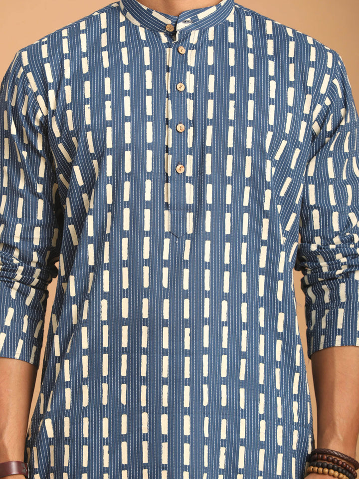 Men Blue Geometric Kantha &amp; Screen Print Cotton Kurta with Navy Blue Solid Cotton Pant Set