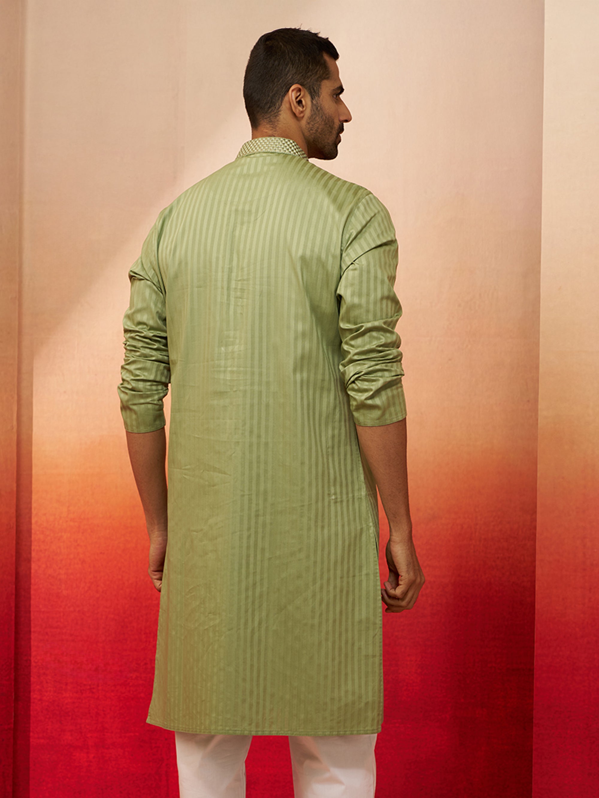 Vastramay Men Mint Green Cotton Monalisa Embroidered Kurta