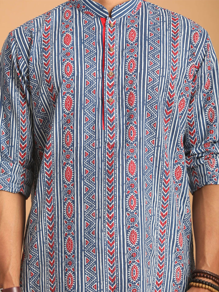 Men Blue Ethnic Motif &amp; Kantha Print Cotton Kurta with Navy Blue Solid Cotton Pant Set