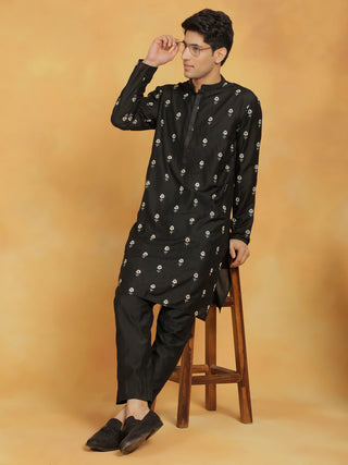 VASTRAMAY Men's Black Cotton Blend Kurta And Pyjama Set