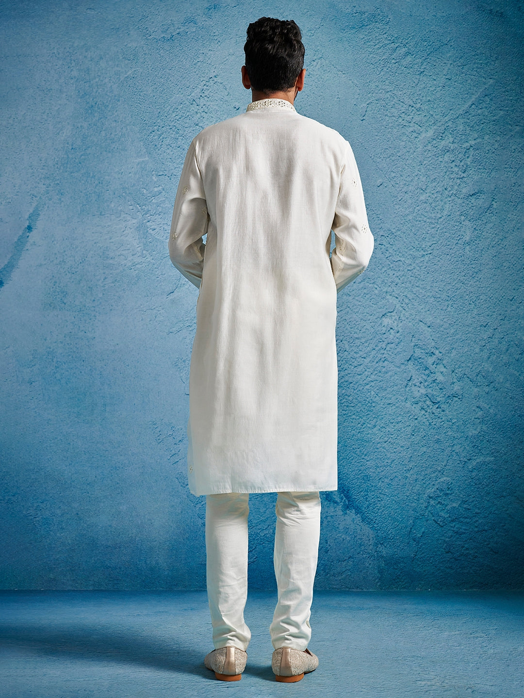 Men's Off-White Silk-Blend Geometry Thigh Length Kurta Pant Set with Pyjama