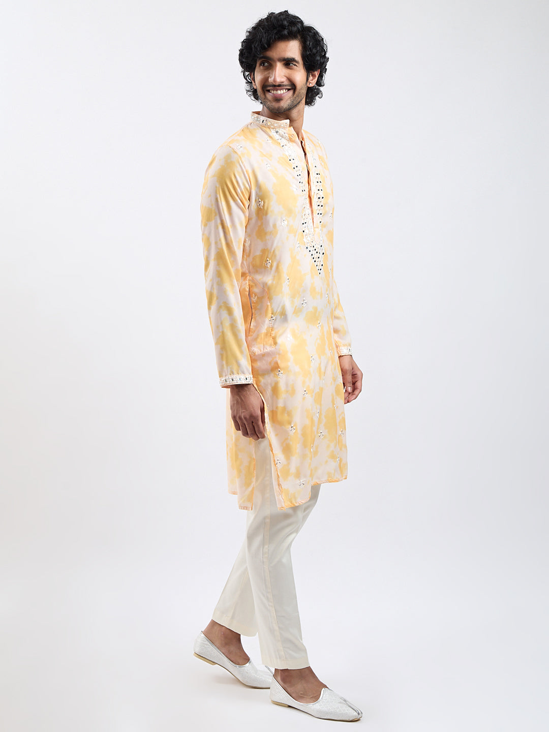 Men's Yellow And Cream Cotton Blend Kurta And Pyjama Set