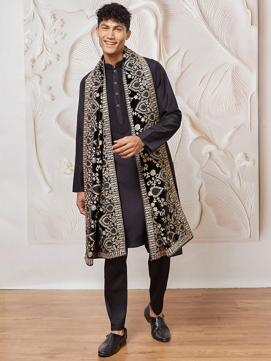 Men's Black Silk Blend Kurta,Pyjama And Dupatta Set.