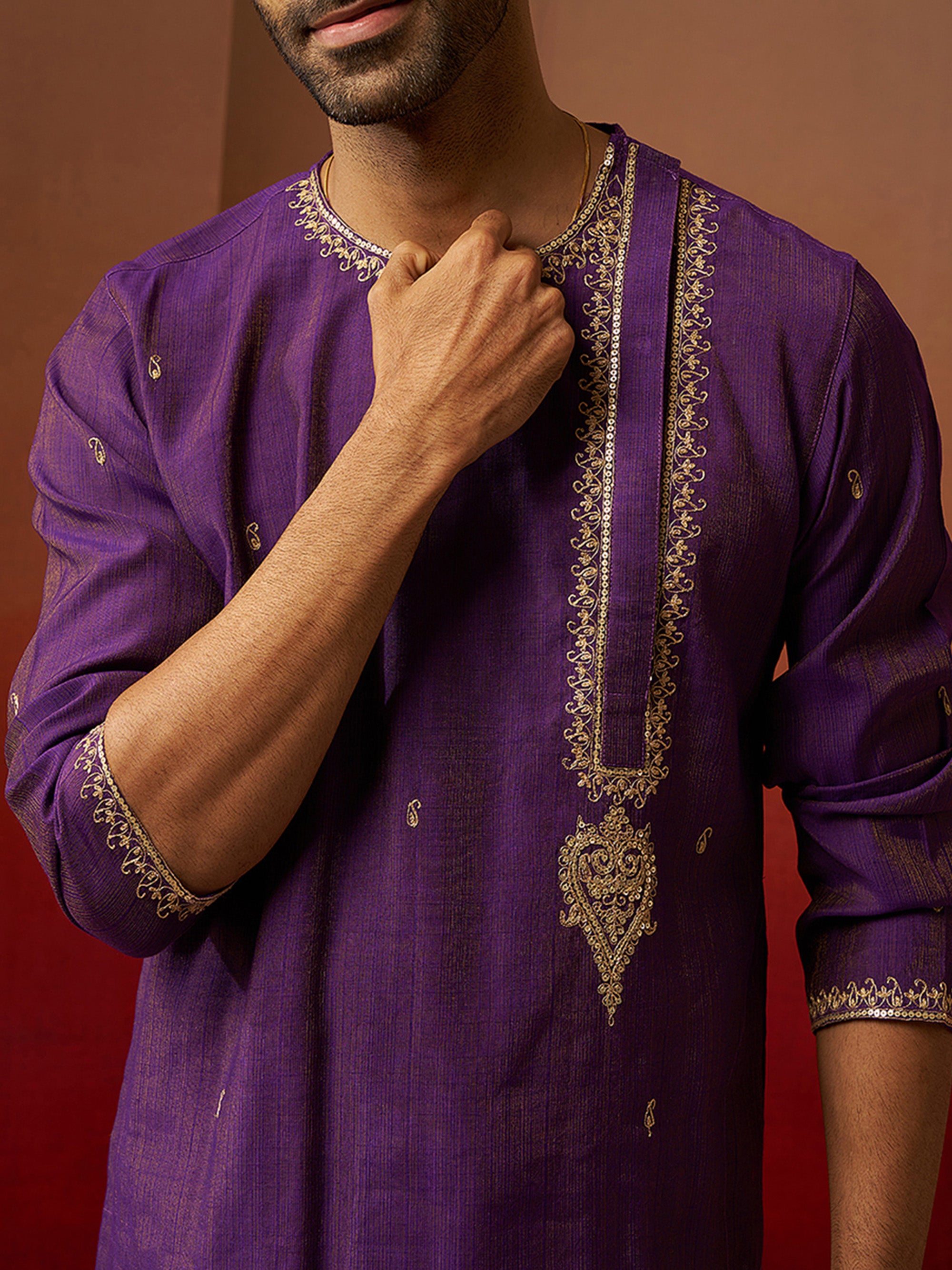 Vastramay Men Purple Hand Embroidered Kurta