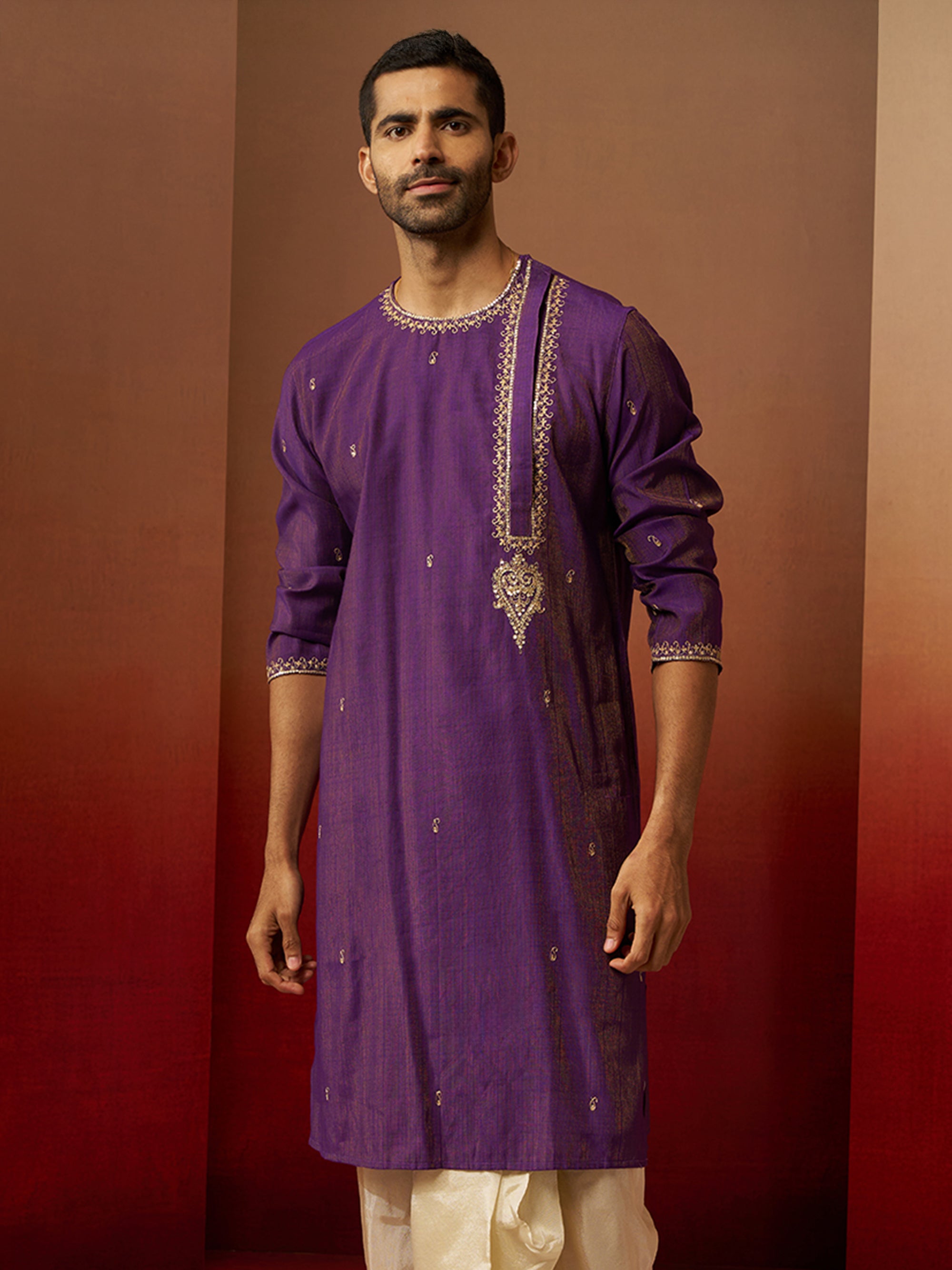 Vastramay Men Purple Hand Embroidered Kurta