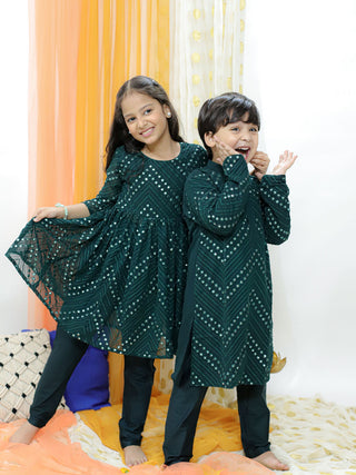 VASTRAMAY Green Mirror Kurta Pyjama Siblings Set