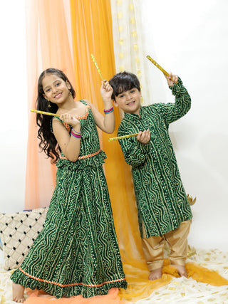 VASTRAMAY Green Bandhni Print Rayon Siblings Set