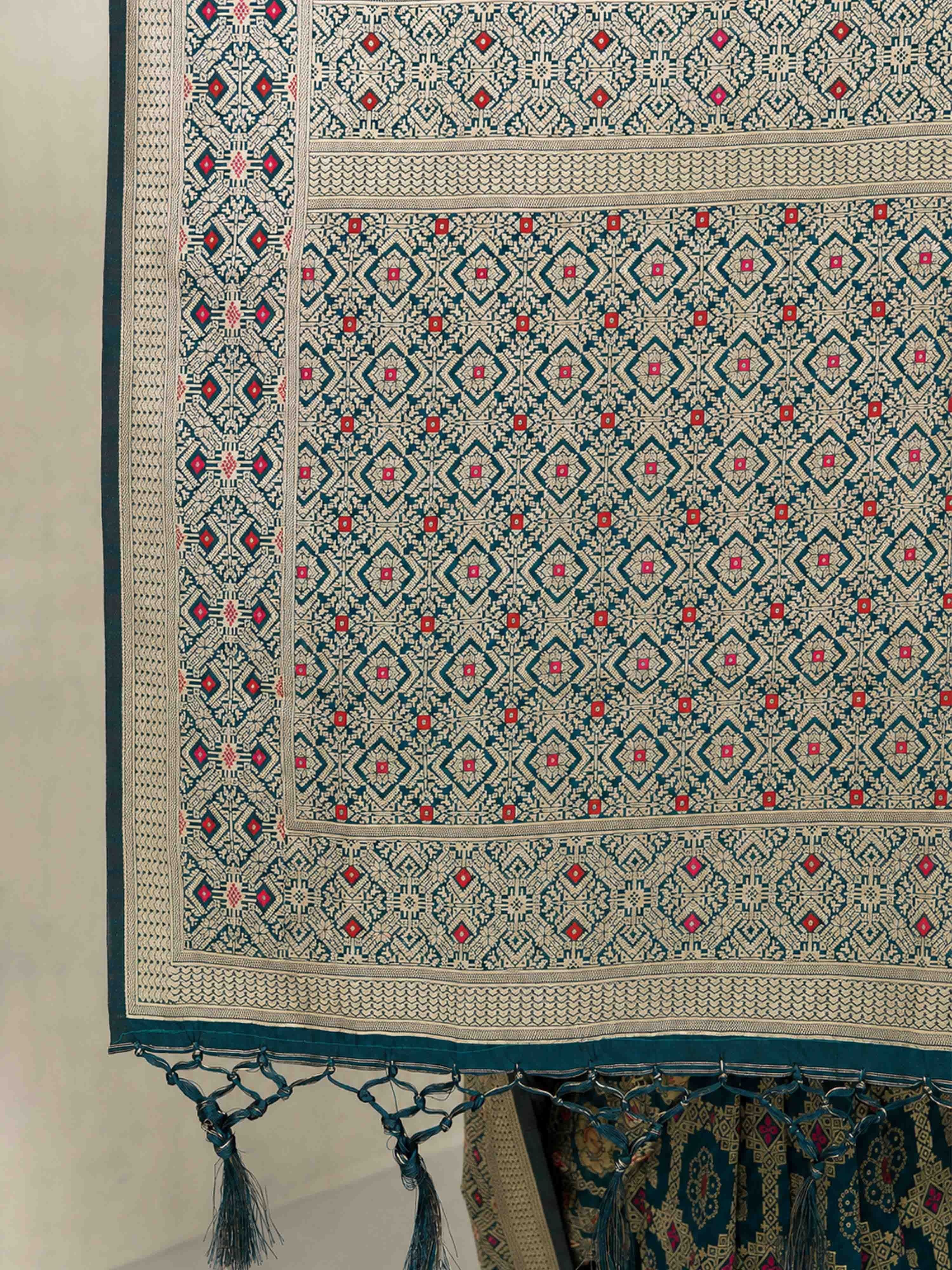 Women's Blue Cotton-Silk Geometric Print Saree With Unstitched Blouse Piece
