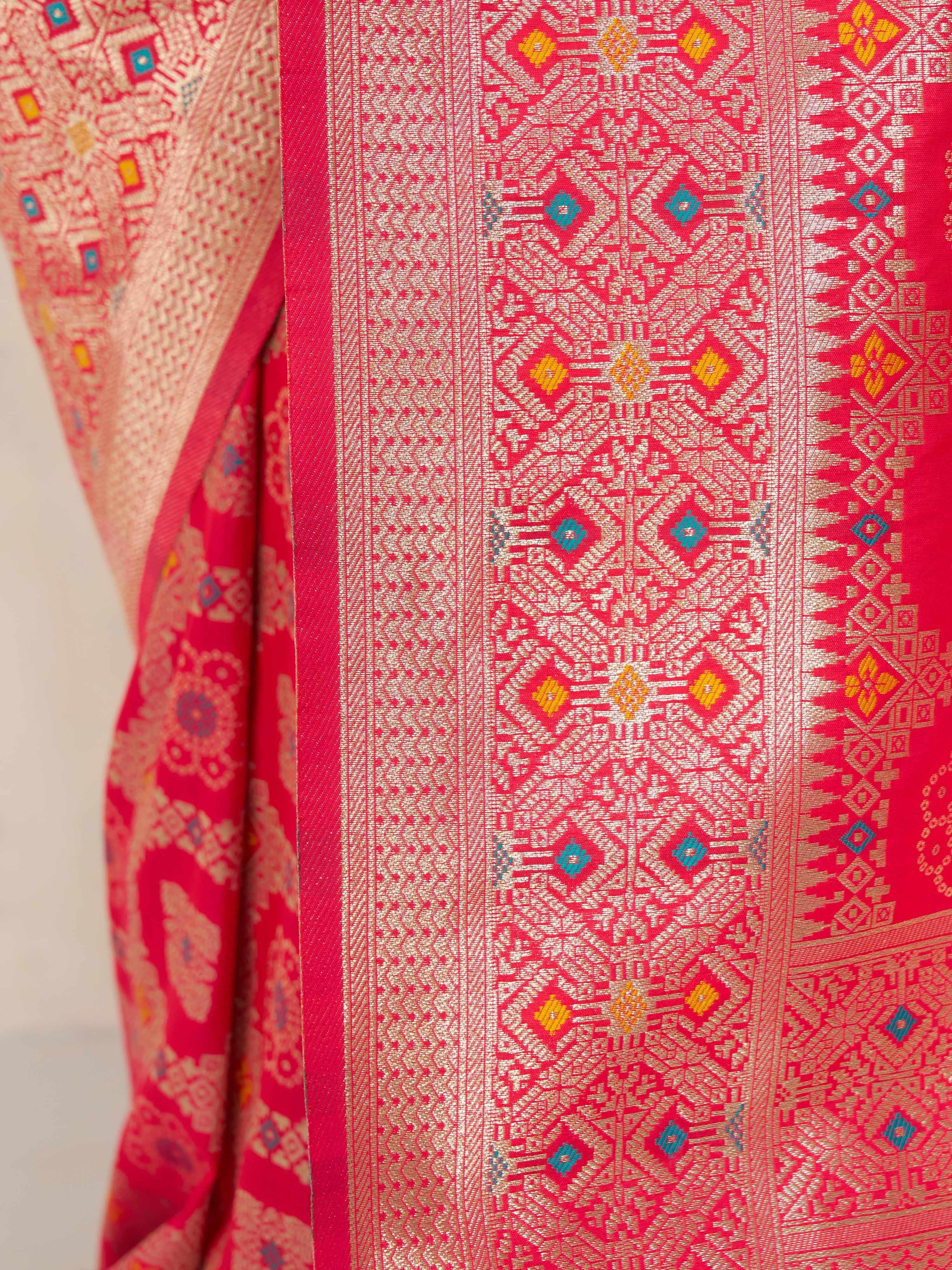Women's Fuchsia Cotton-Silk Geometric Print Saree With Unstitched Blouse Piece