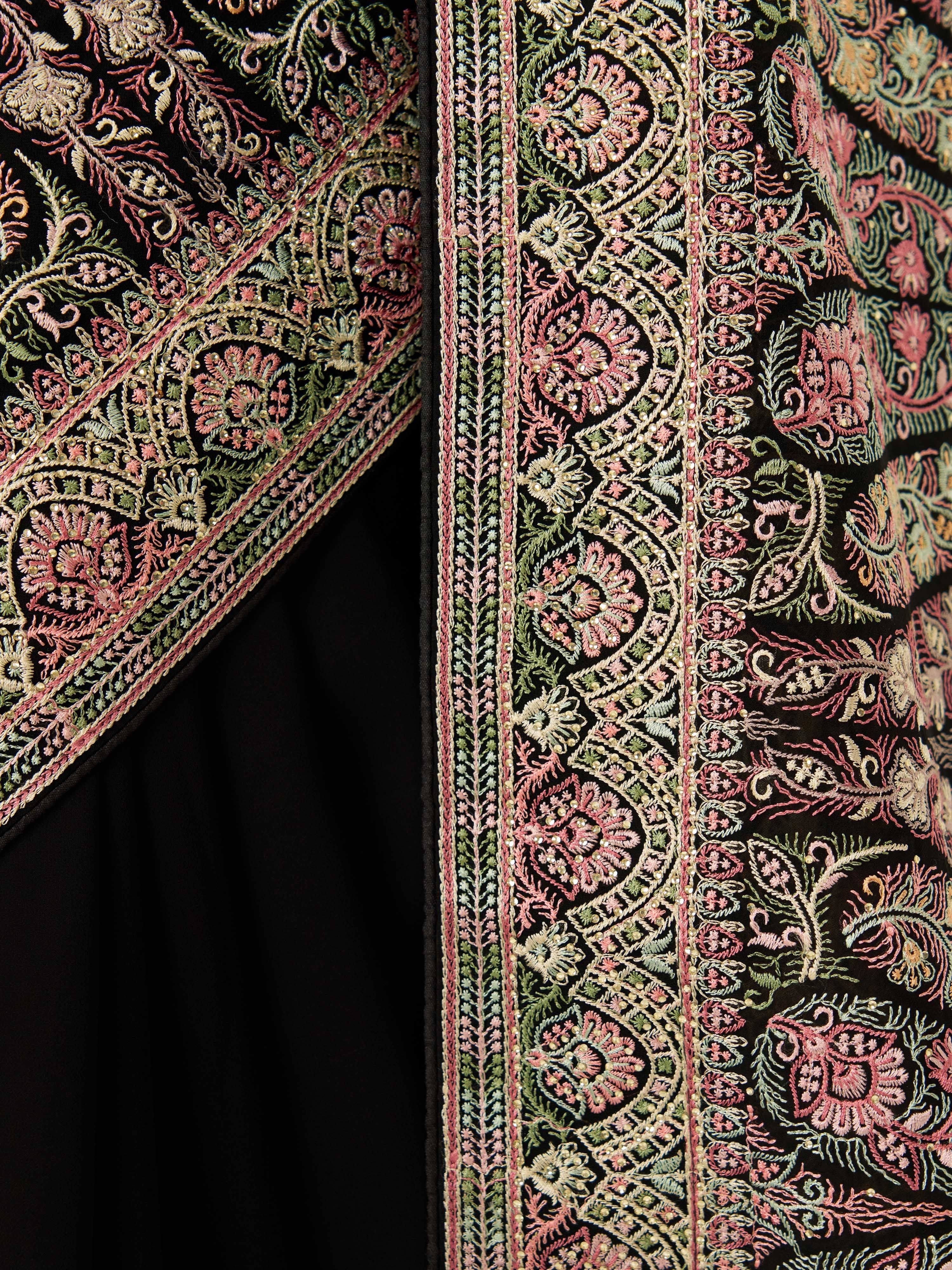 Women's Black Georgette Ethnic Motifs Saree With Unstitched Blouse Piece