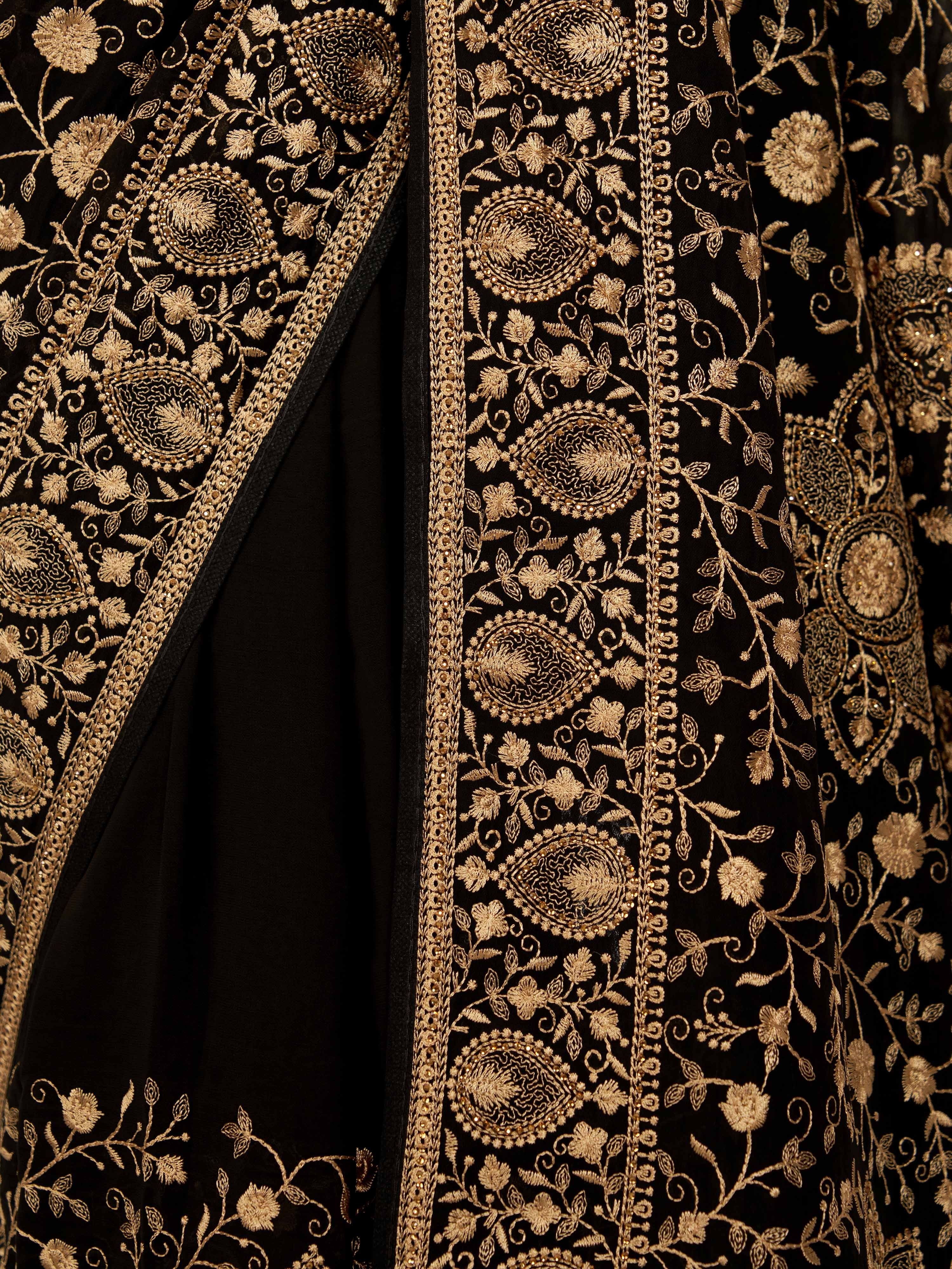 Women's Black Georgette Floral Print Saree With Unstitched Blouse Piece