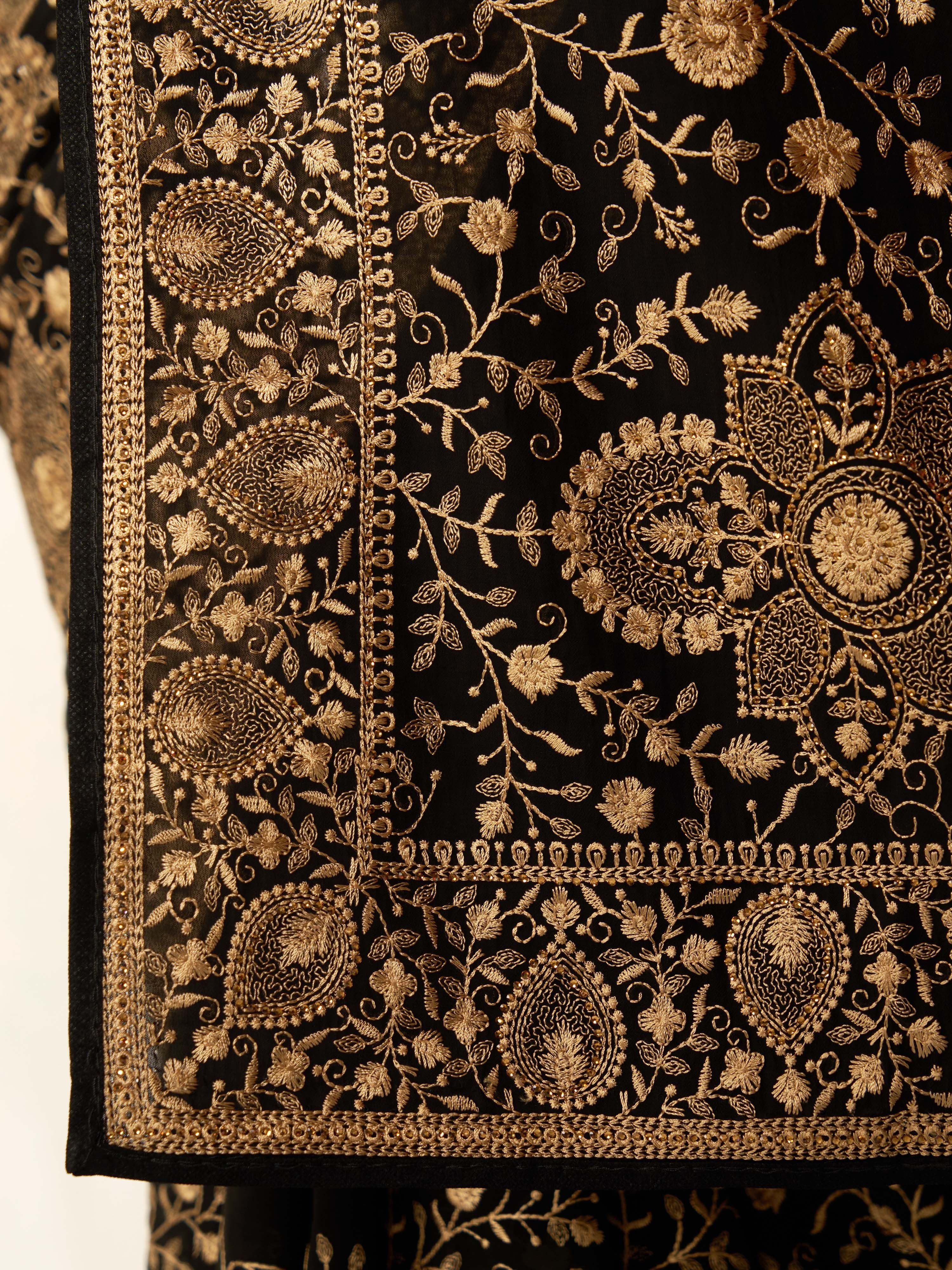 Women's Black Georgette Floral Print Saree With Unstitched Blouse Piece
