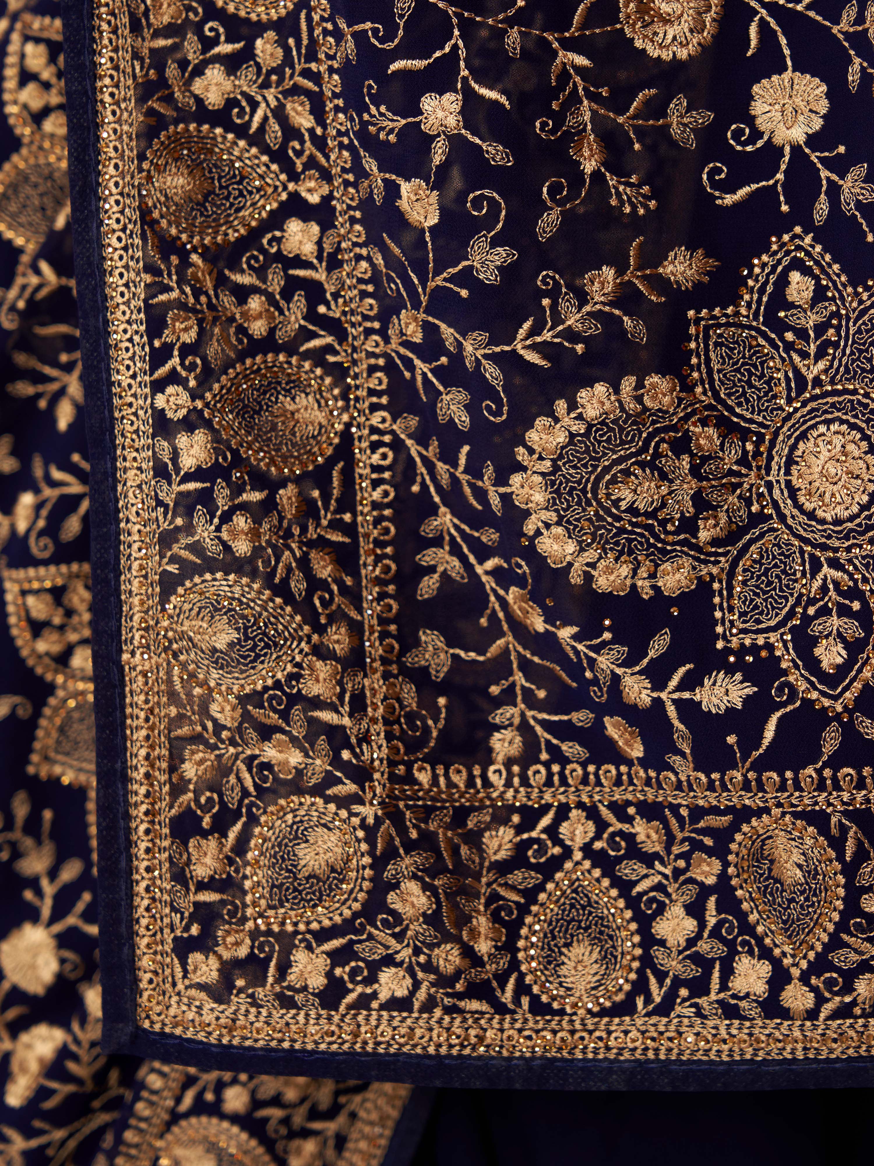Women's Navy Blue  Floral, Ethnic Motifs Saree with Unstitched Blouse Piece