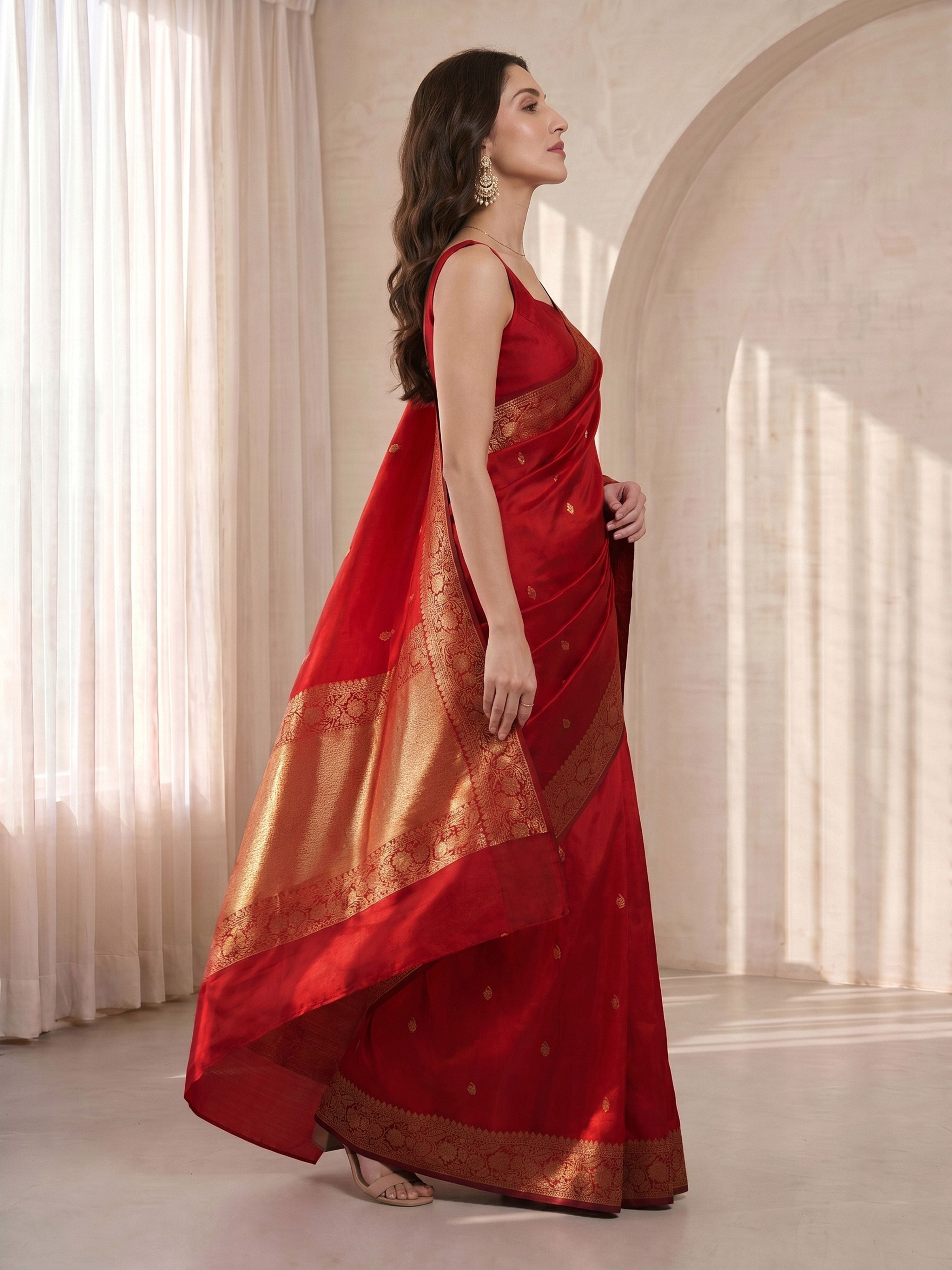 Women's Red Silk-Blend Bandhni Saree With Unstitched Blouse Piece