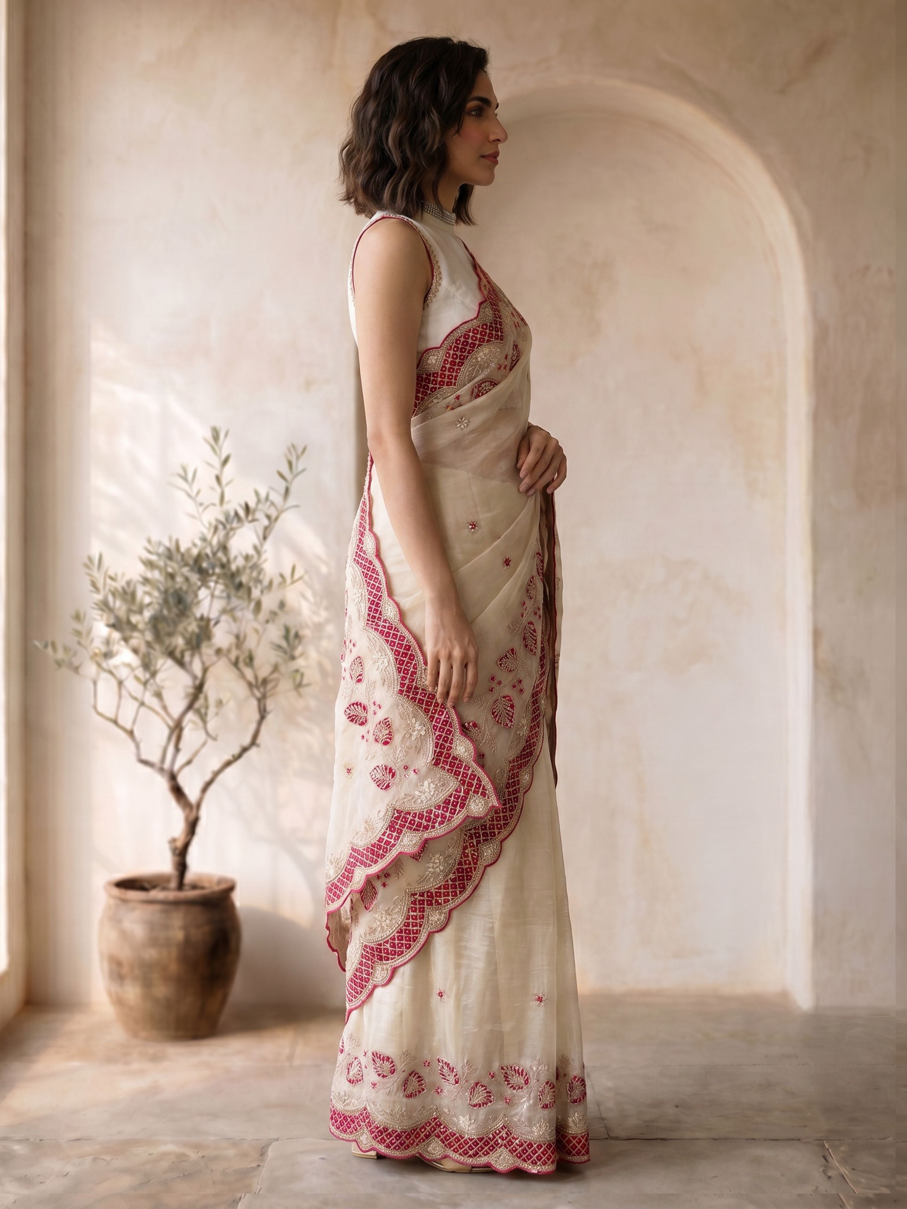 Women's White Organza Embroidered Saree With Unstitched Blouse Piece