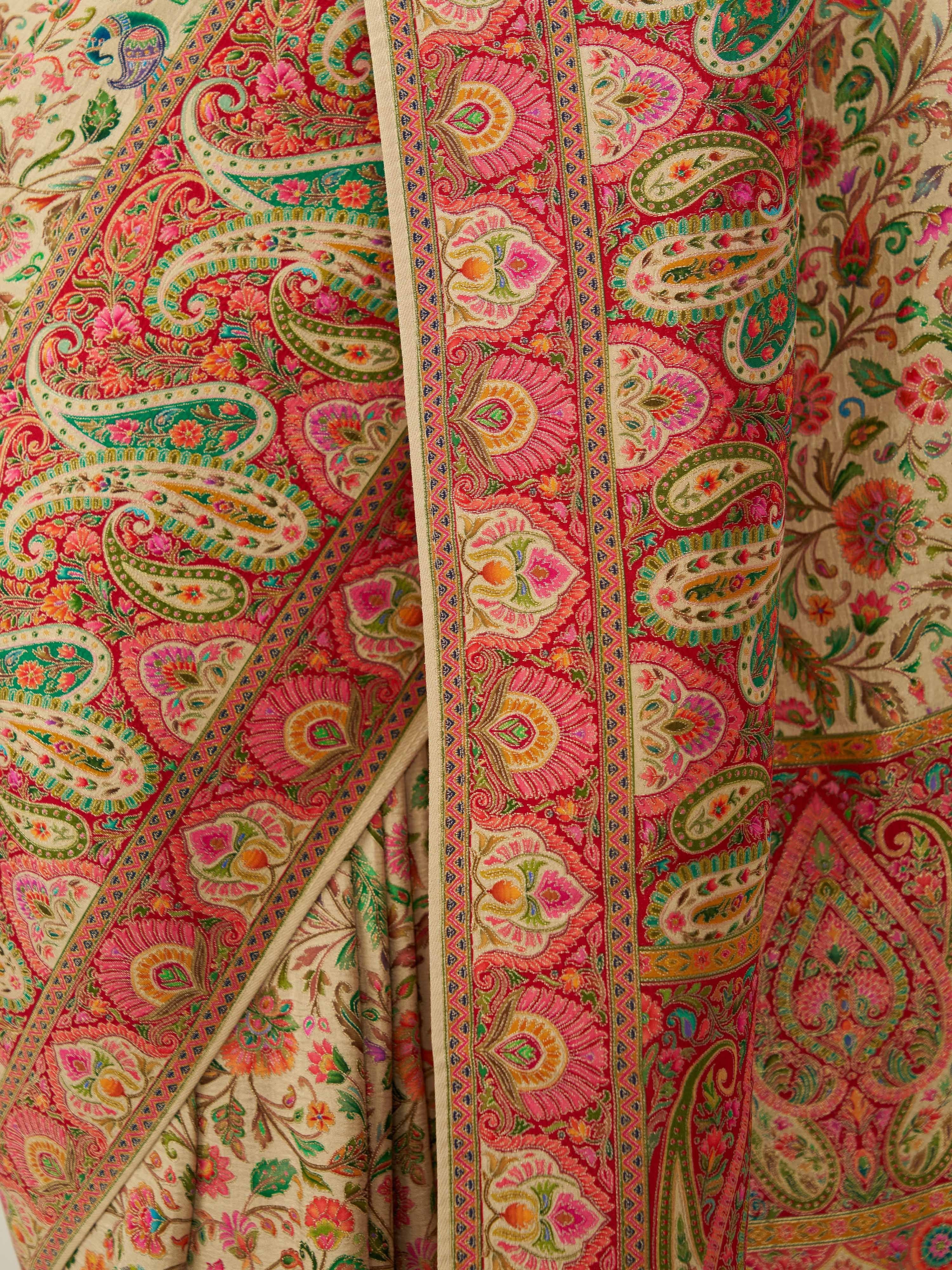 Women's Multicolor Cotton-Silk Floral Print Saree With Unstitched Blouse Piece