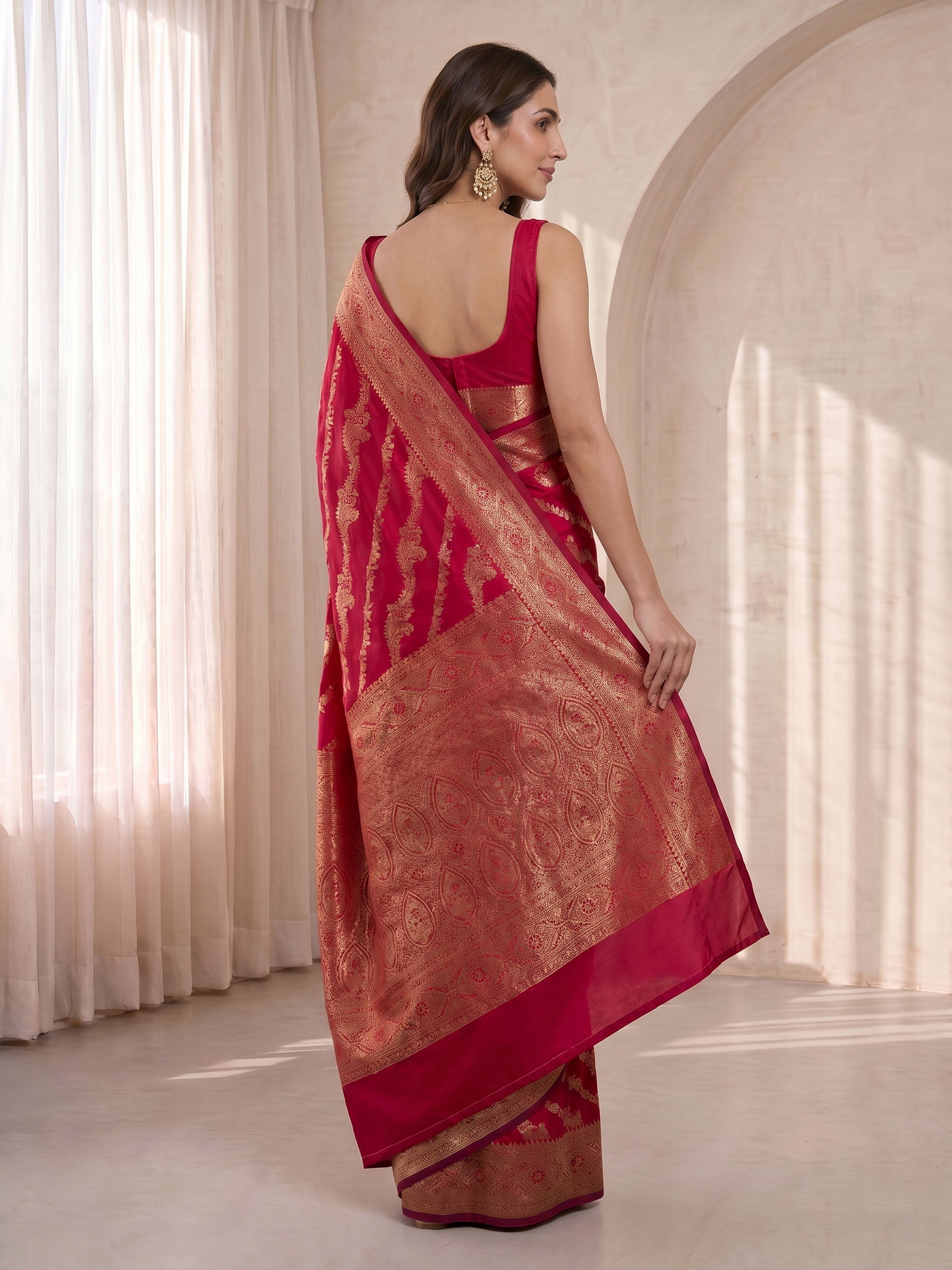 Women's Fuchsia Cotton-Silk Ethnic Motifs Saree With Unstitched Blouse Piece