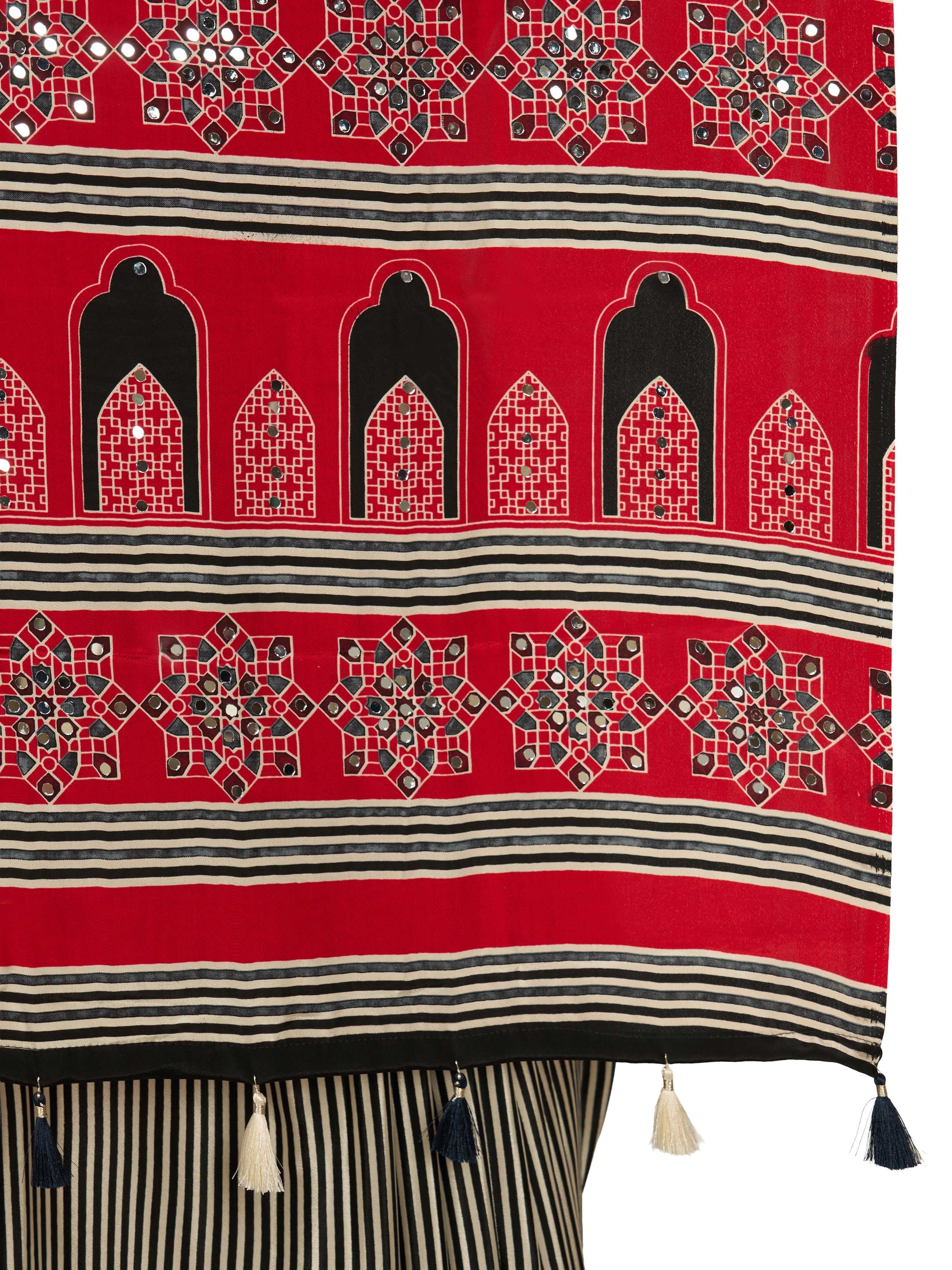 Women's Black Silk-Blend Ethnic Motifs Saree With Unstitched Blouse Piece