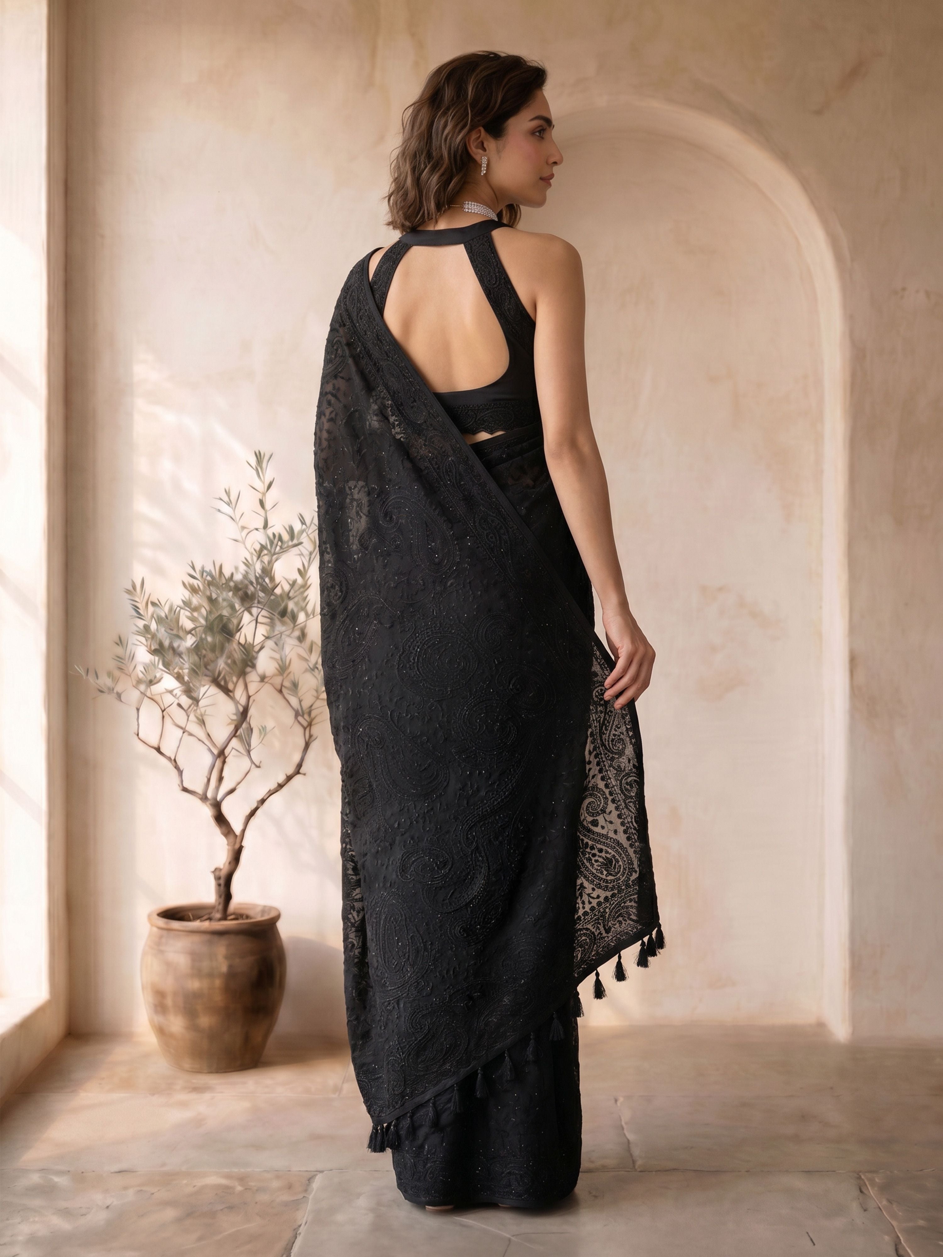Women's Black Georgette Floral Print Saree With Unstitched Blouse Piece